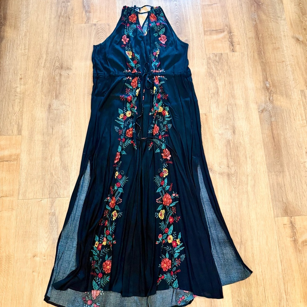 City Chic Floral Embroidered Look Maxi Dress – Black Multi (Size S / 16)